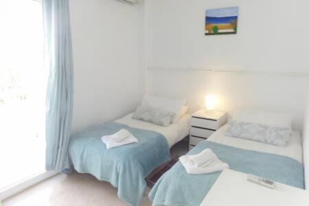 Amplio Apartamento Con Piscina Cerca De La Playa เนร์คา ภายนอก รูปภาพ